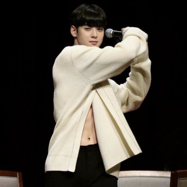 Latest photo of Cha Eunwoo