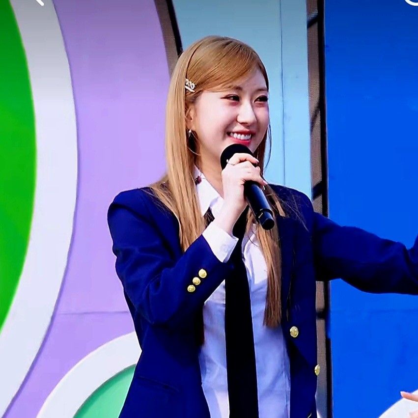 Cuplikan di balik layar dari Jeon Yujin