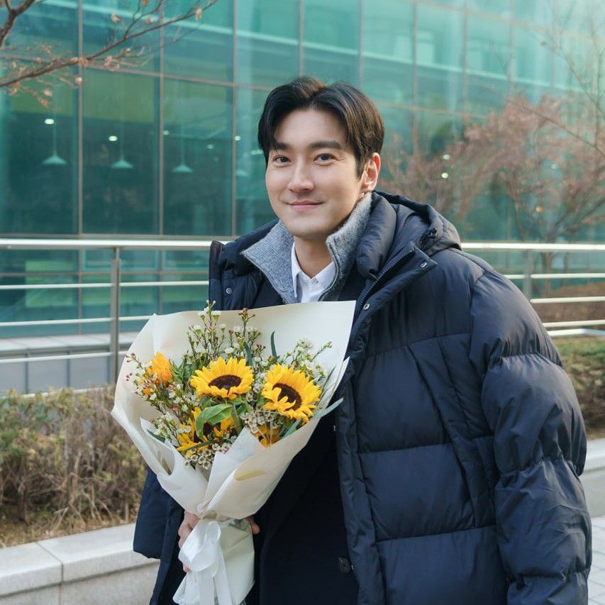 Latest photo of Choi Siwon