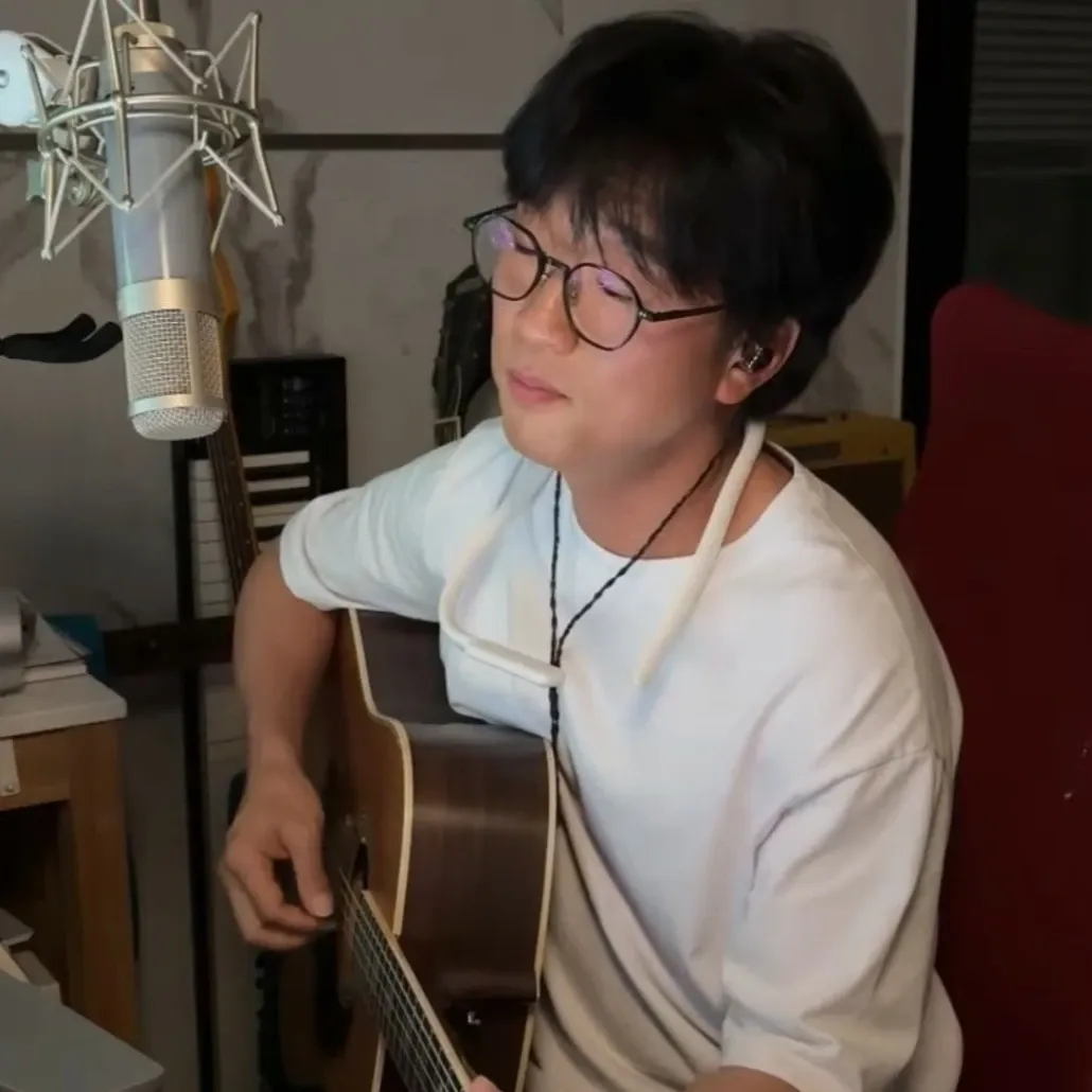 Recent activity shot of Bak Changgeun