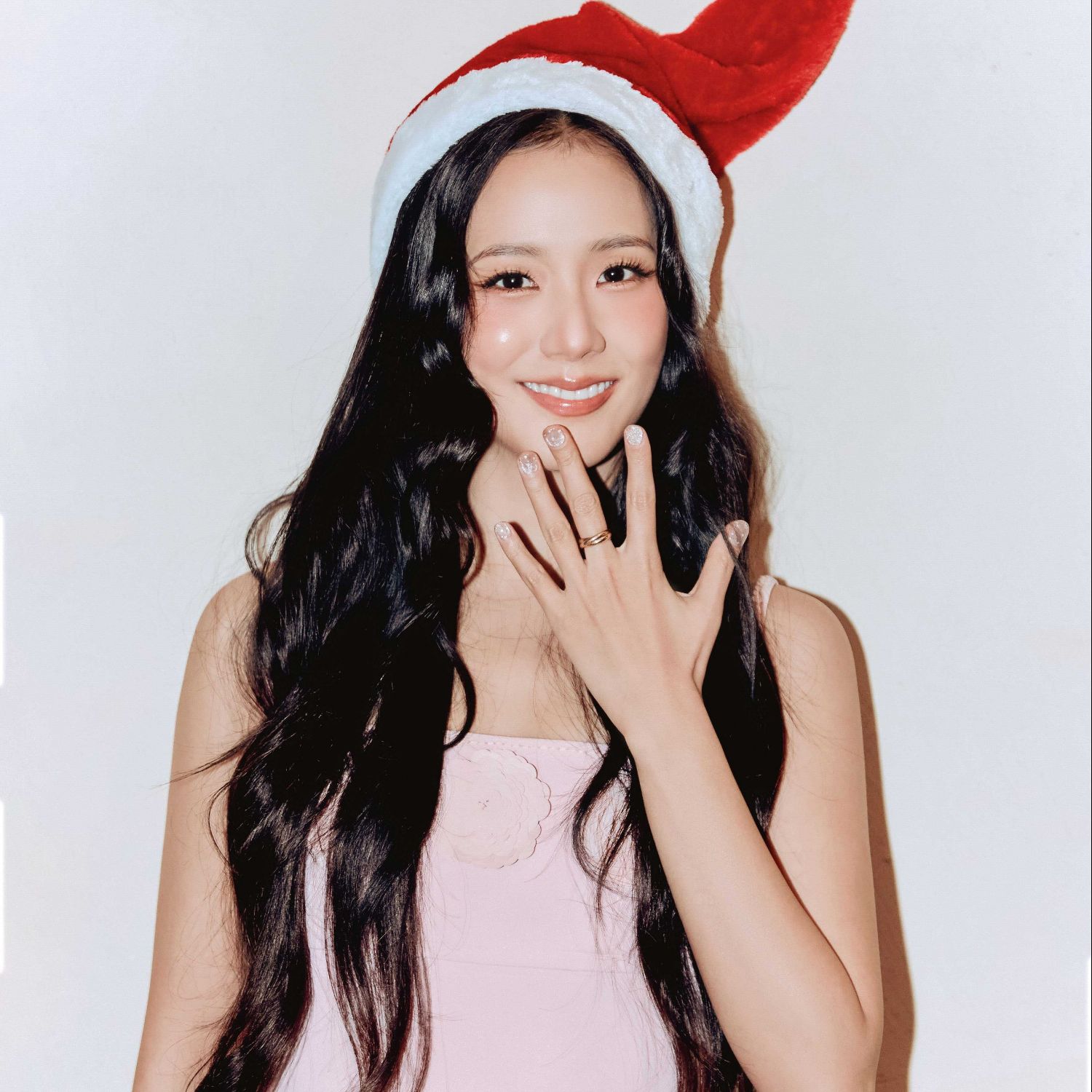 Behind-the-scenes cut of Jisoo (1995)