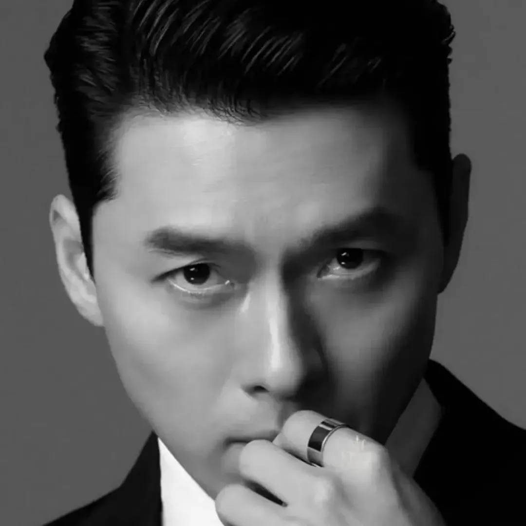 Momen yang diabadikan oleh penggemar Hyun Bin