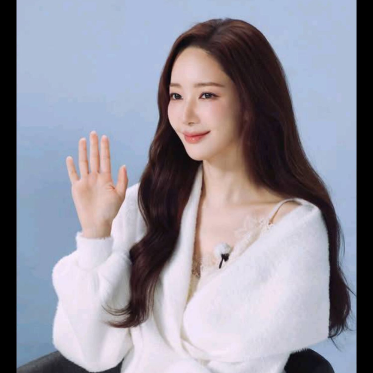 Behind-the-scenes cut of Park Minyoung