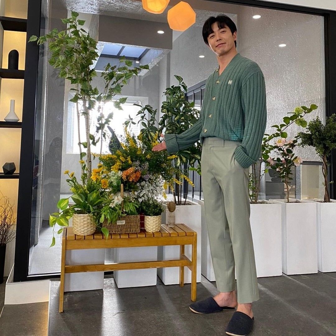 粉絲拍下的金材昱瞬間