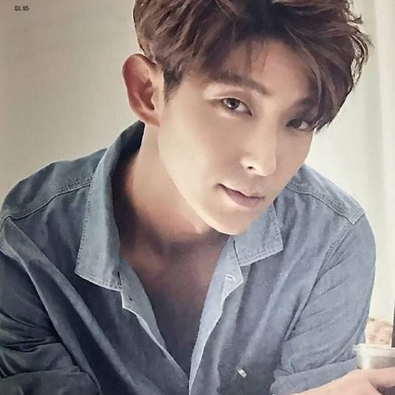 A moment captured by a fan of Lee Joongi