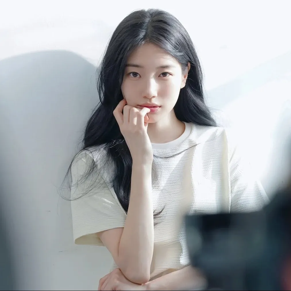 Behind-the-scenes cut of Bae Suzy