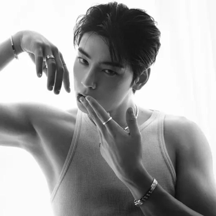Latest photo of Cha Eunwoo