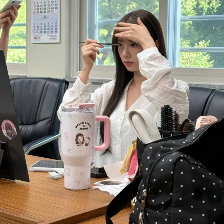 Behind-the-scenes cut of Bona