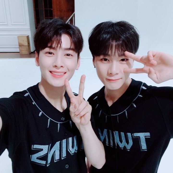 Behind-the-scenes cut of Cha Eunwoo