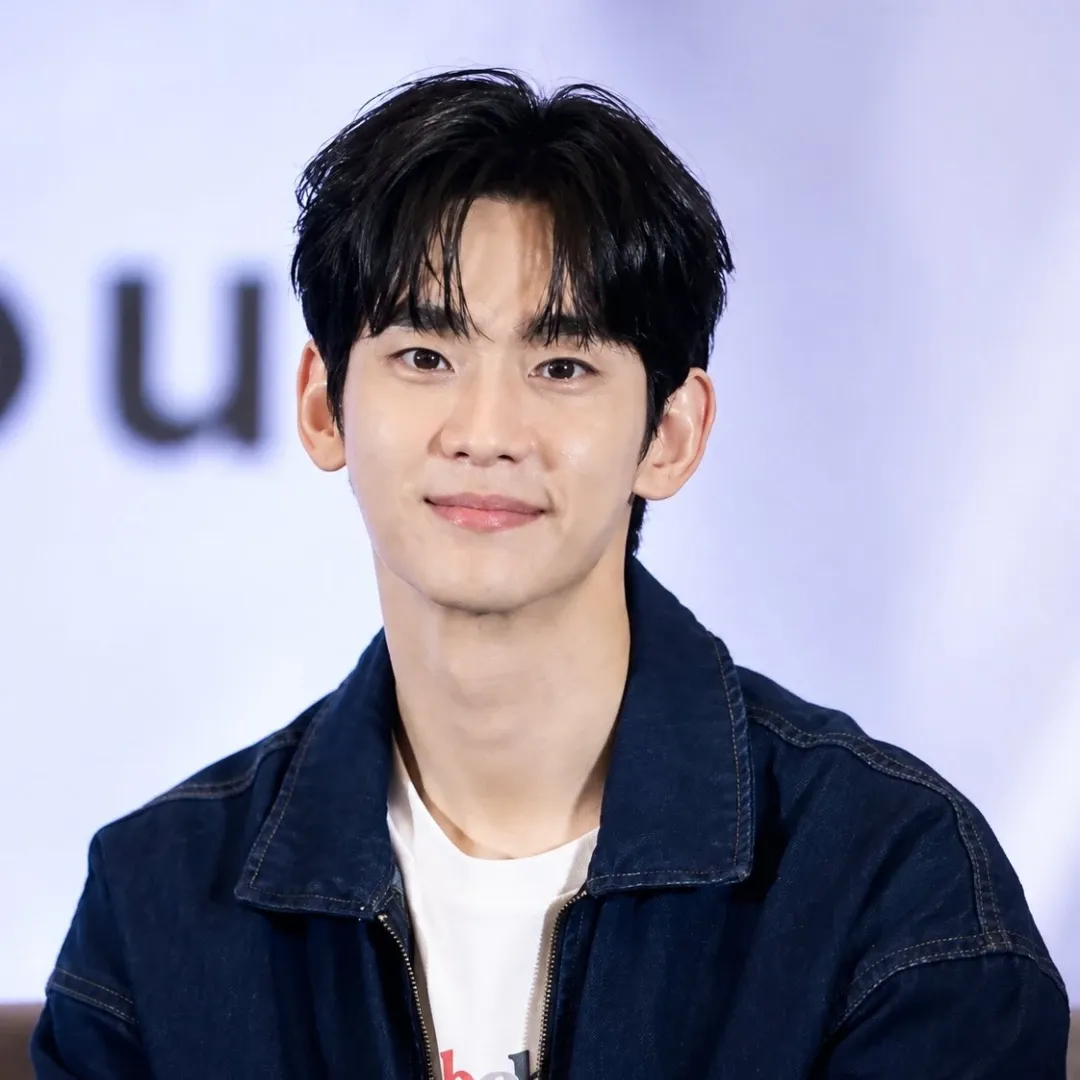 A moment captured by a fan of Kim Soohyun