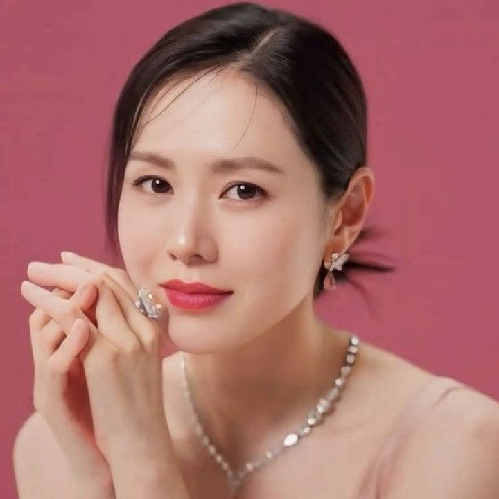 孙艺珍的近期活动照