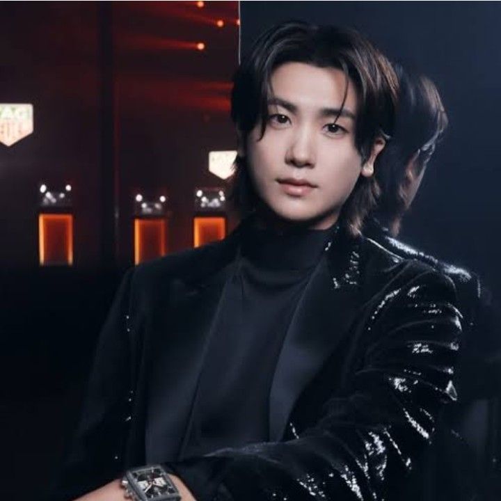 A moment captured by a fan of Park Hyungsik