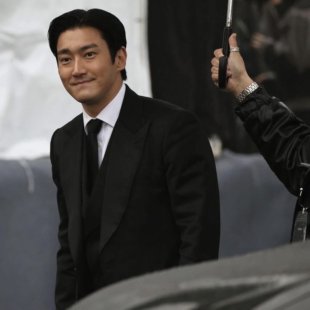 Behind-the-scenes cut of Choi Siwon