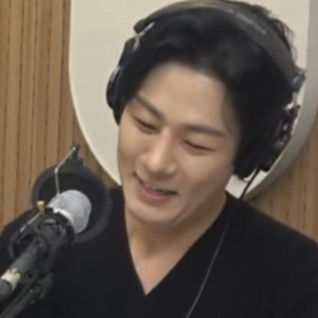 A moment captured by a fan of Kang Moonkyung