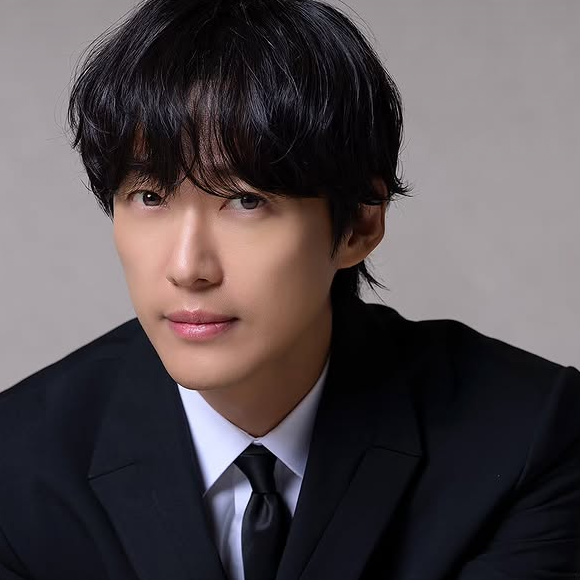 Latest photo of Namkoong Min