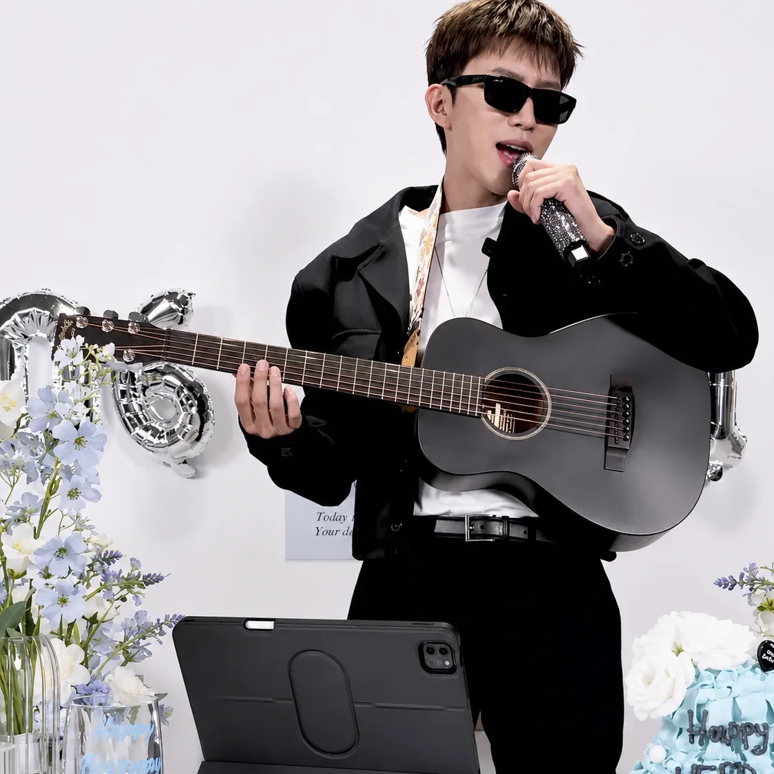 Cuplikan di balik layar dari Lim Youngwoong