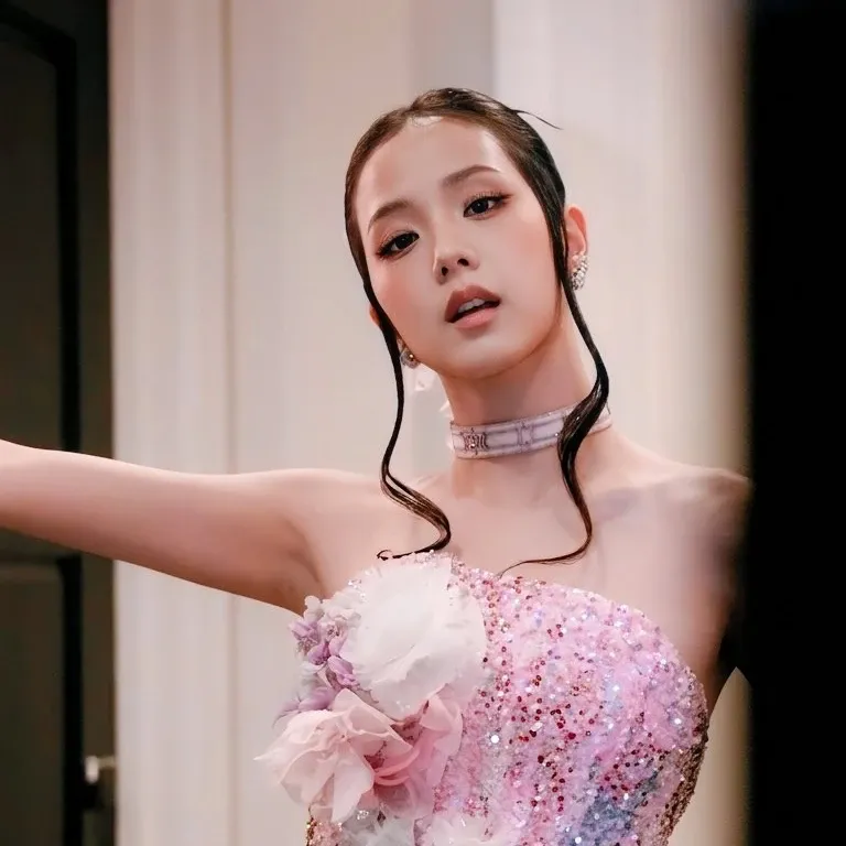Recent activity shot of Jisoo (1995)