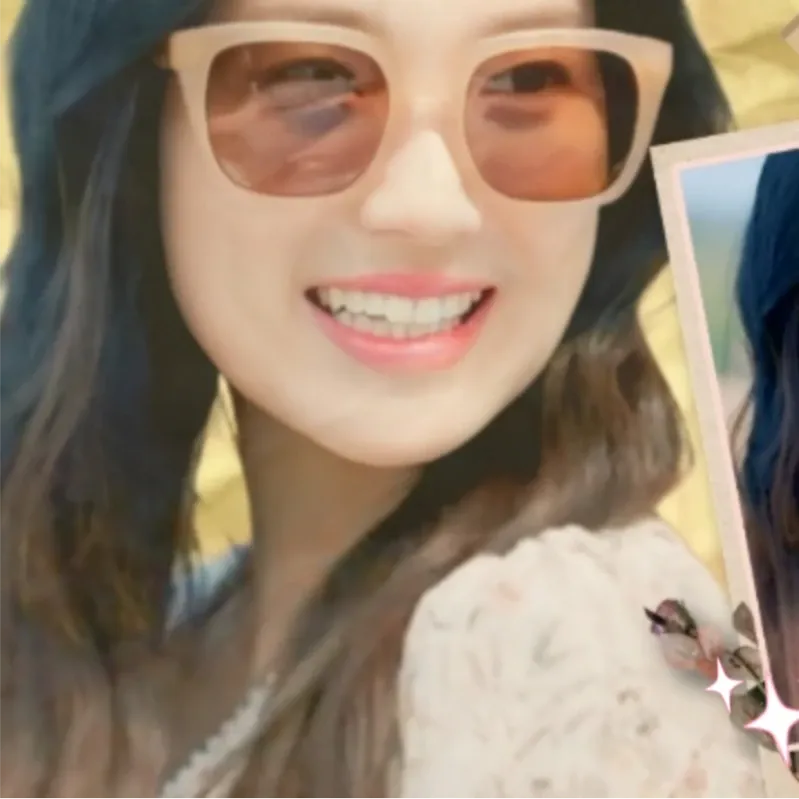 Behind-the-scenes cut of Kim Hyeyoon
