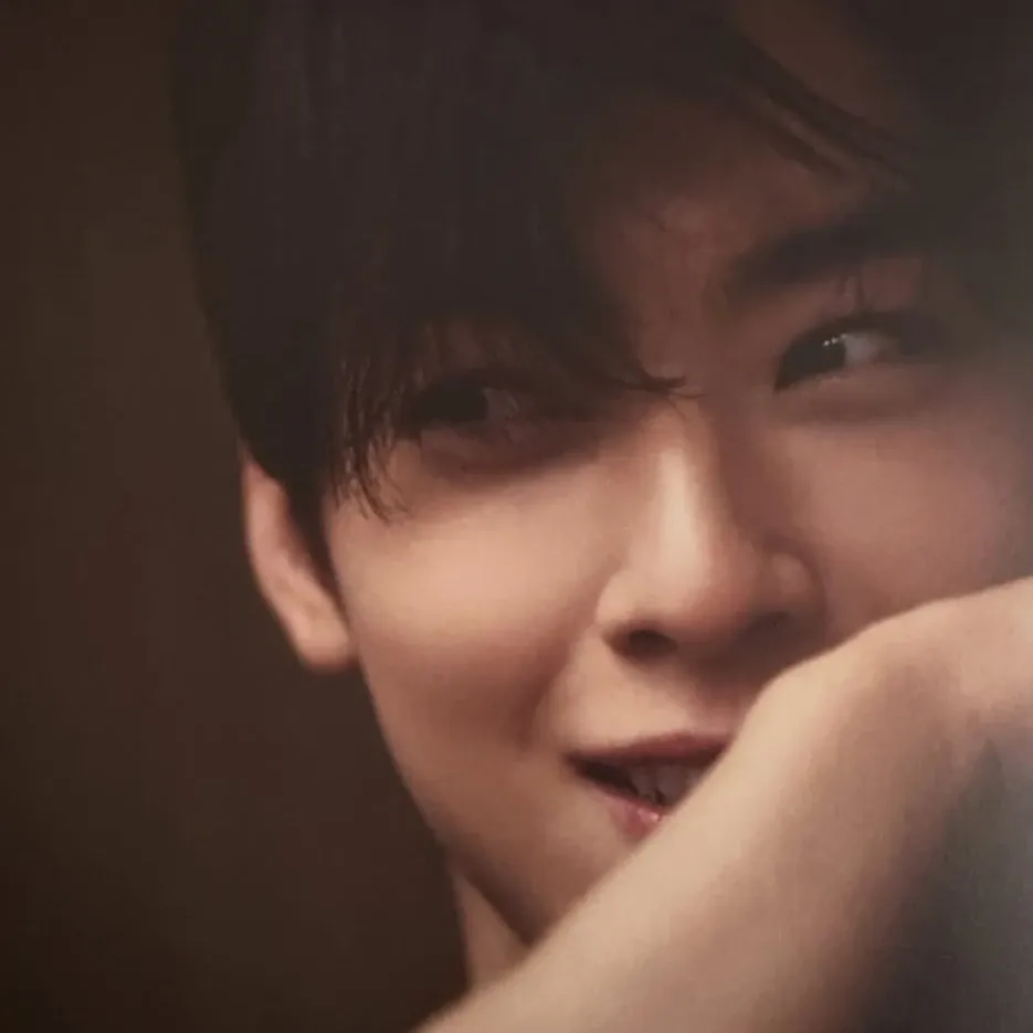 Latest photo of Cha Eunwoo