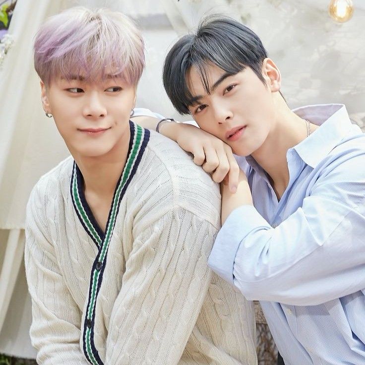 Behind-the-scenes cut of Cha Eunwoo