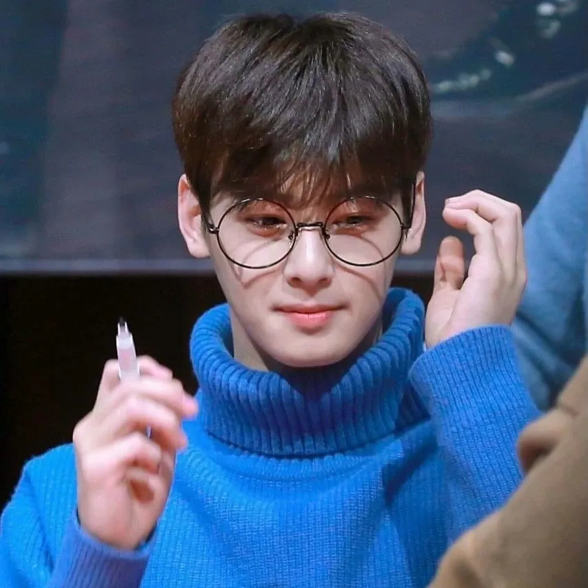 Behind-the-scenes cut of Cha Eunwoo