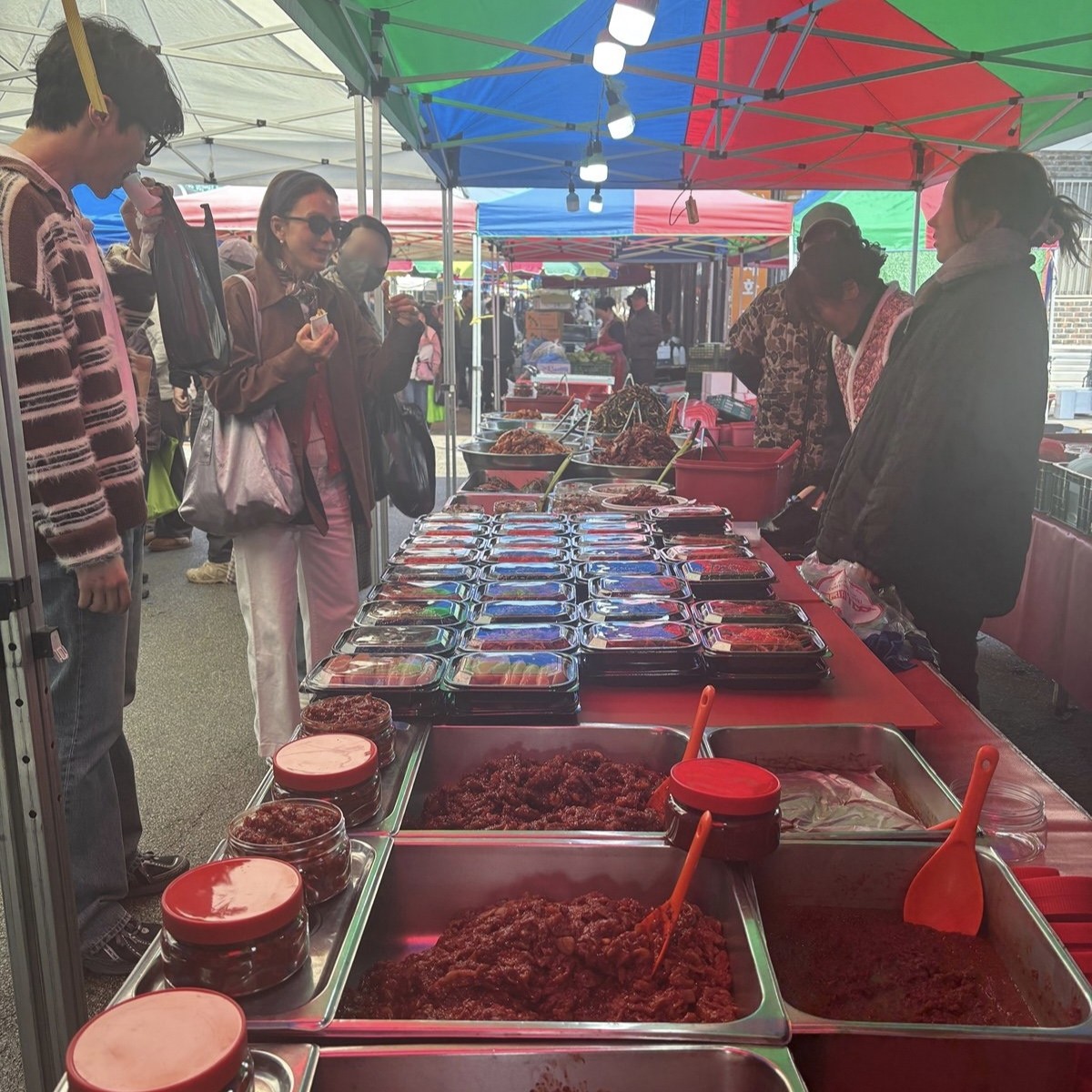 Behind-the-scenes cut of Kim Seonho