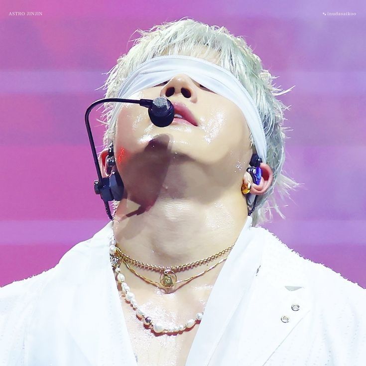 Behind-the-scenes cut of Cha Eunwoo