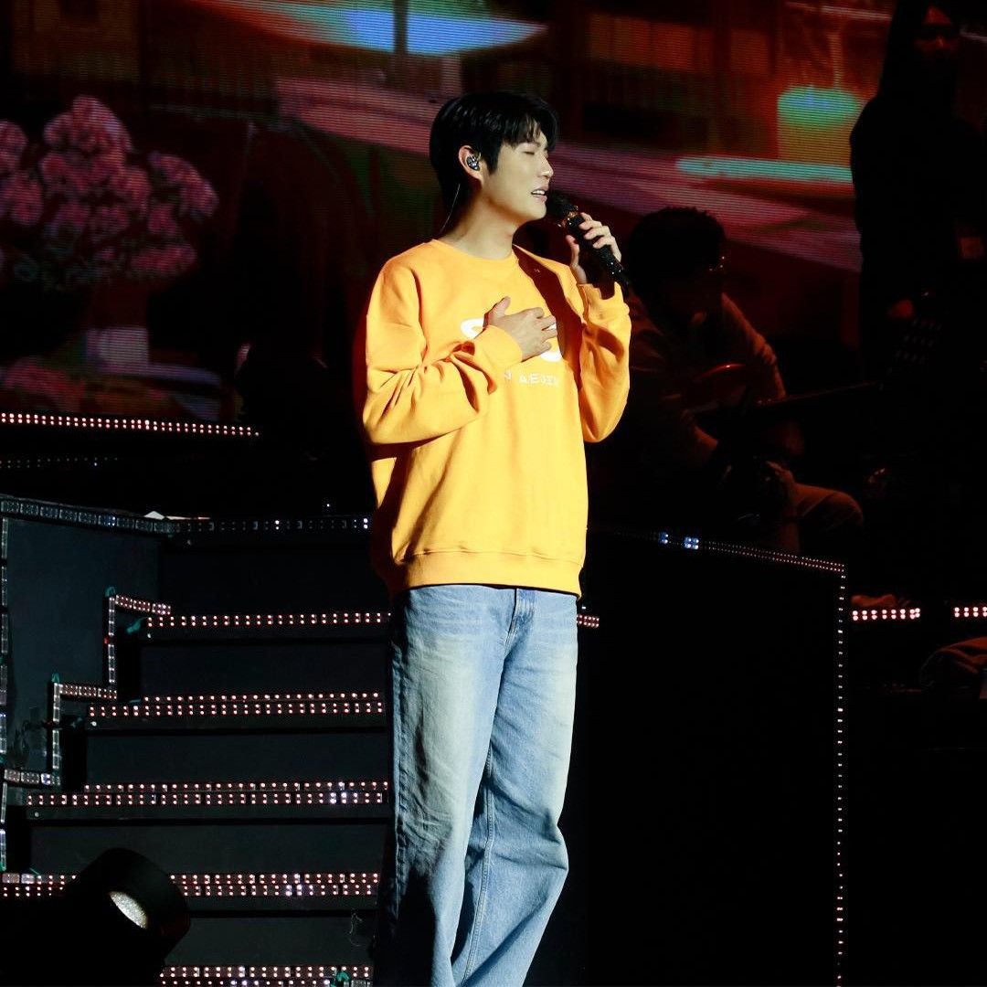 A moment captured by a fan of Son Taejin