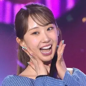 Momen yang diabadikan oleh penggemar Jeon Yujin