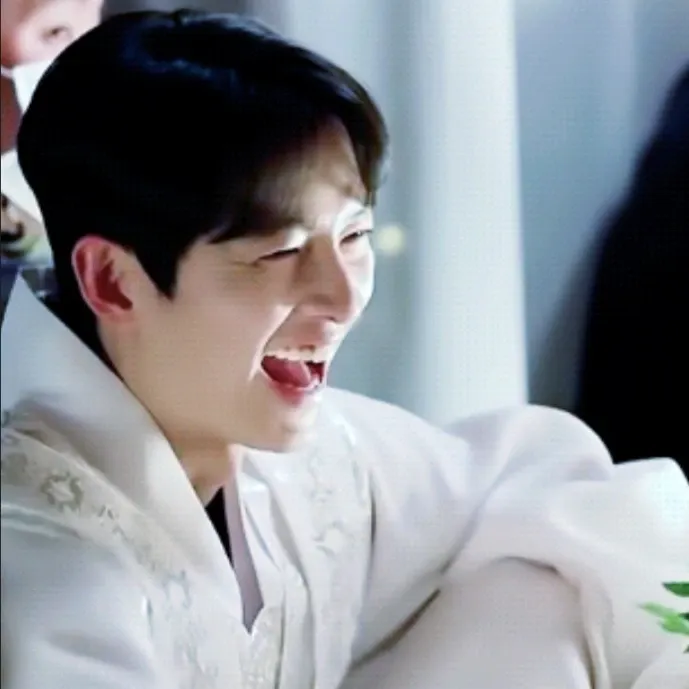 Latest photo of Song Joongki