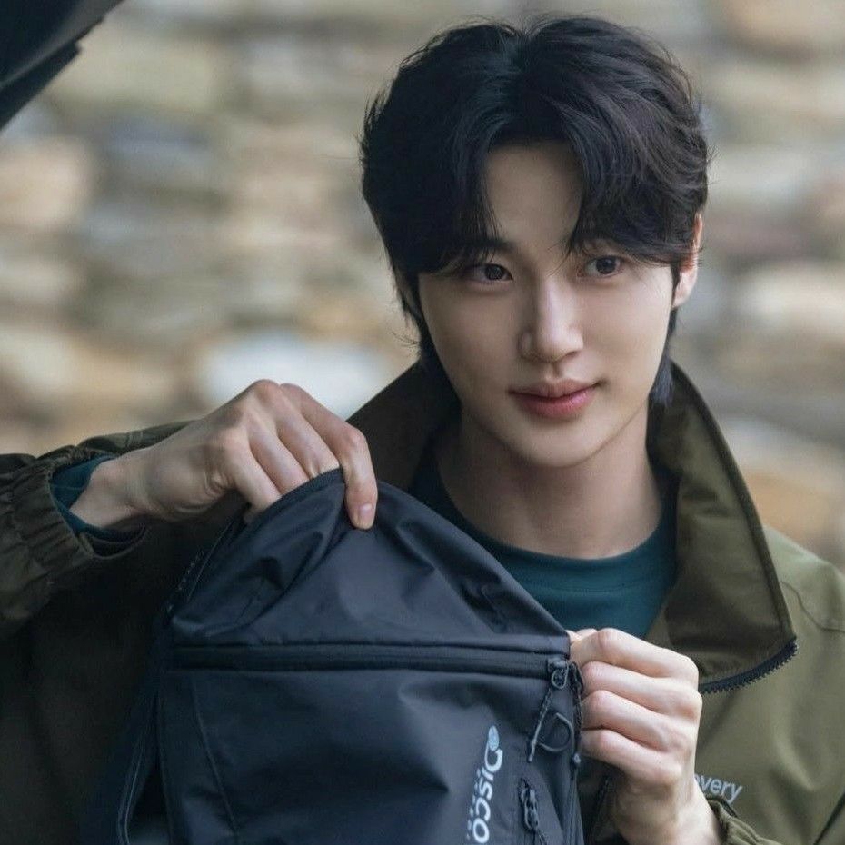 Behind-the-scenes cut of Byeon Wooseok