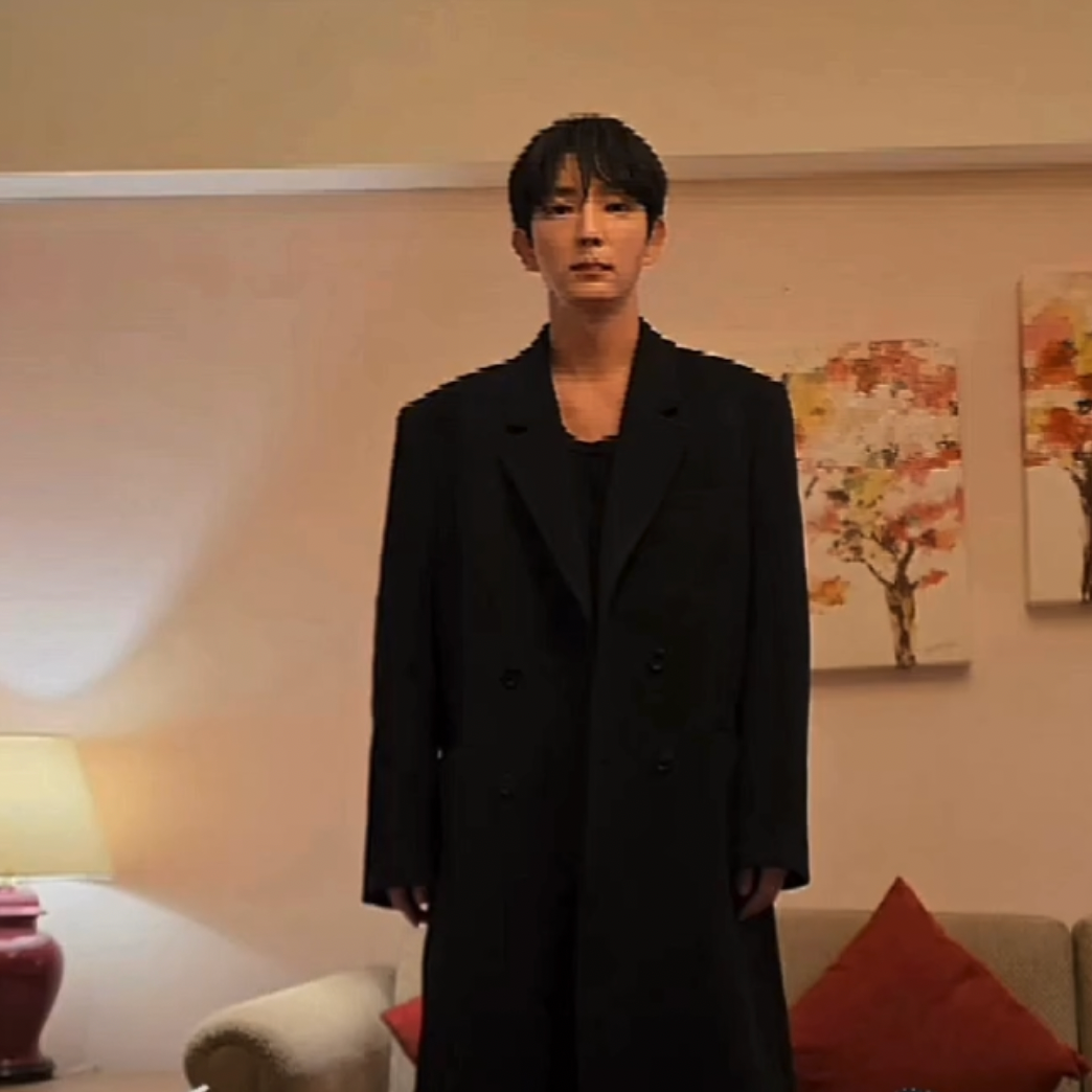 A moment captured by a fan of Lee Joongi