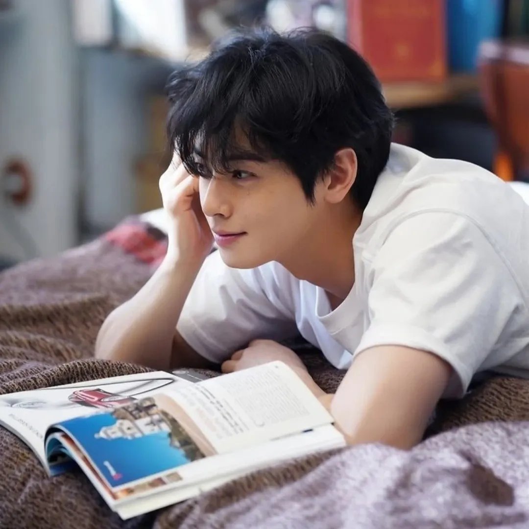Latest photo of Cha Eunwoo