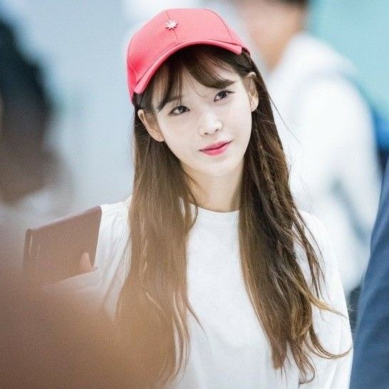 Behind-the-scenes cut of IU