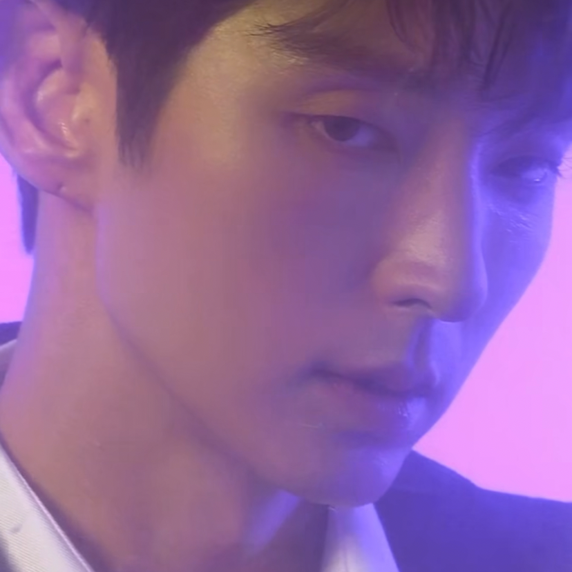 A moment captured by a fan of Lee Joongi