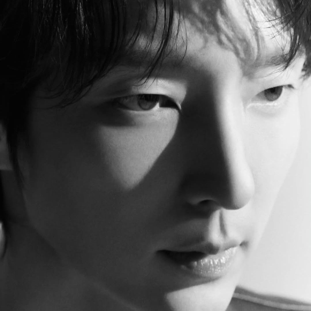 Behind-the-scenes cut of Lee Joongi