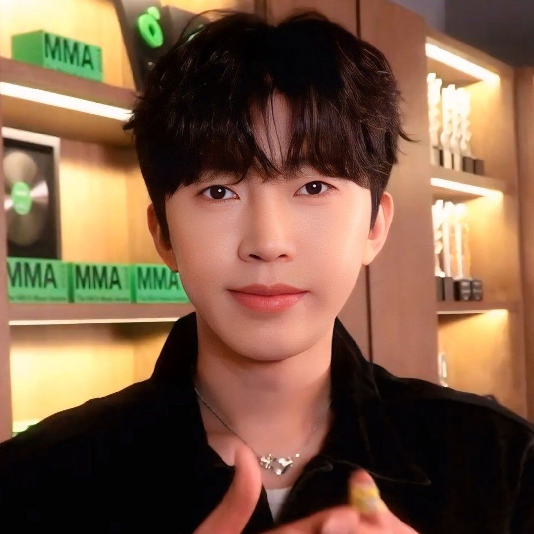 Foto kegiatan terbaru dari Lim Youngwoong