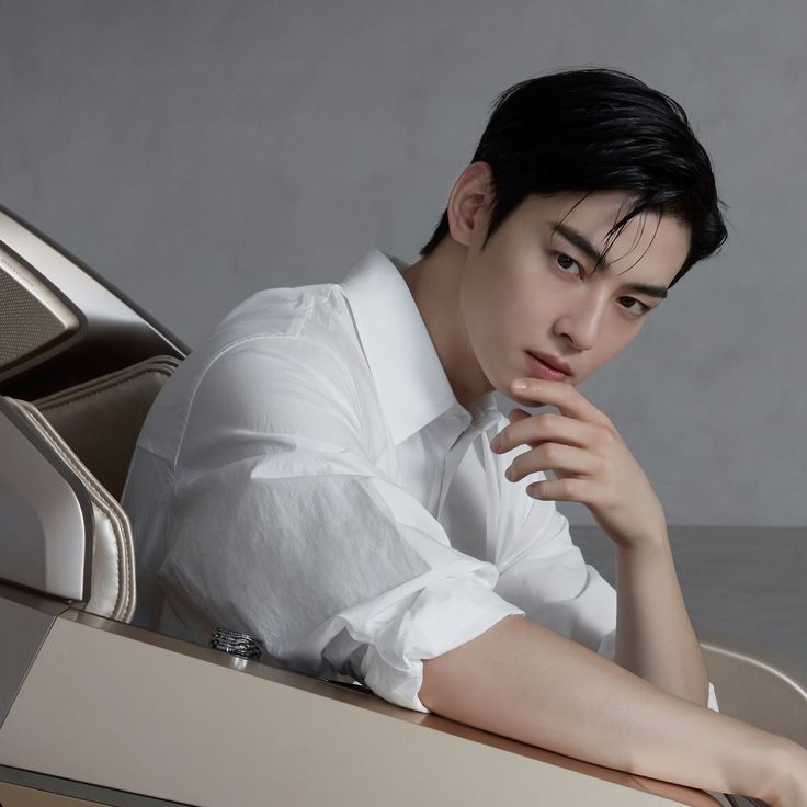 Recent activity shot of Cha Eunwoo