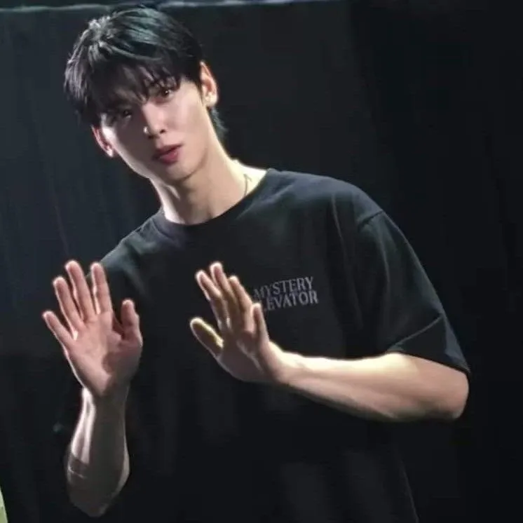Latest photo of Cha Eunwoo