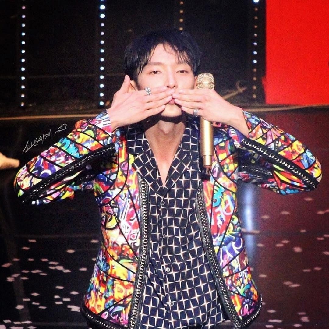 A moment captured by a fan of Lee Joongi