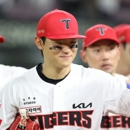 Behind-the-scenes cut of Kim Doyoung