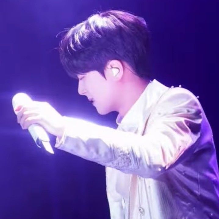 李灿元的最新照片