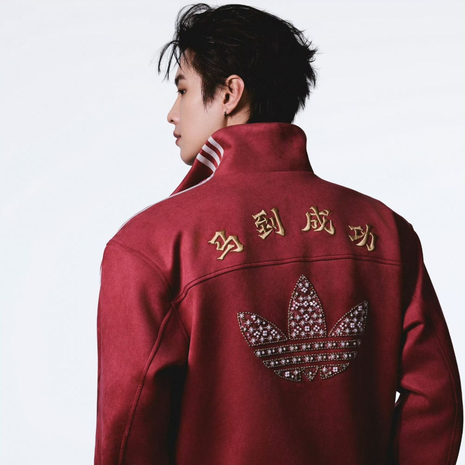 Behind-the-scenes cut of He Yu