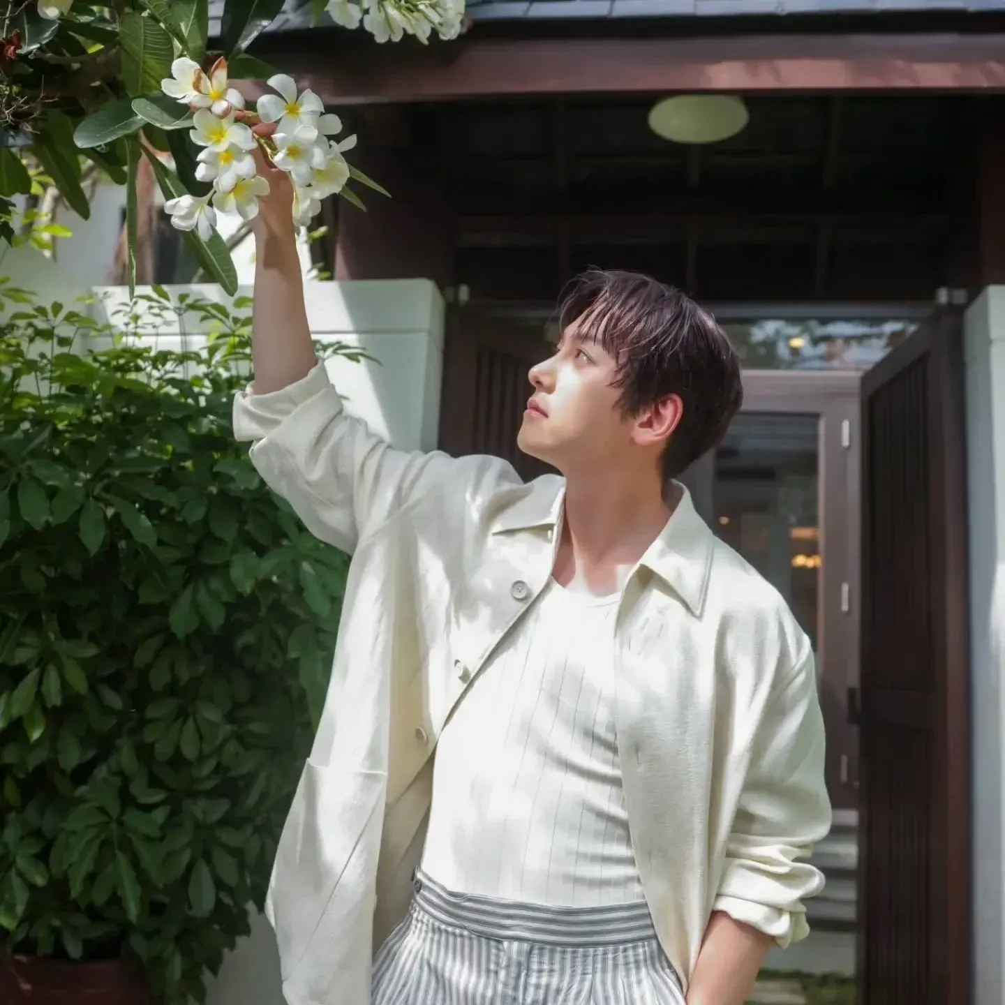 Behind-the-scenes cut of Ji Changwook