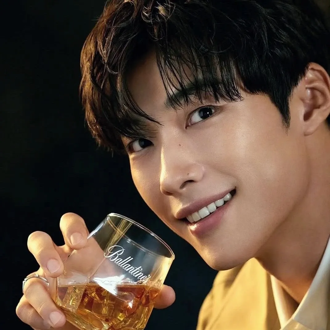 A moment captured by a fan of Woo Dohwan