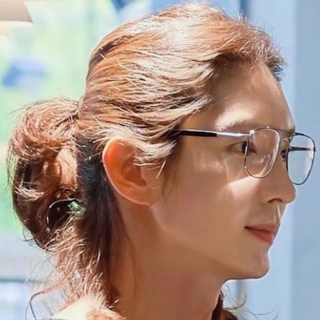 Behind-the-scenes cut of Lee Joongi