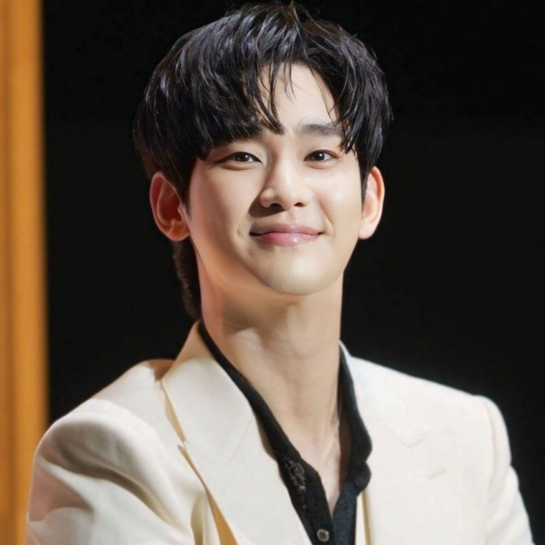 김수현 최근 활동샷