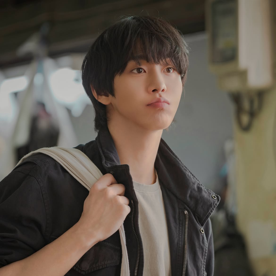 Behind-the-scenes cut of Ahn Hyoseop