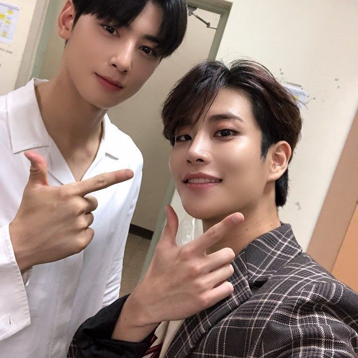 A moment captured by a fan of Cha Eunwoo