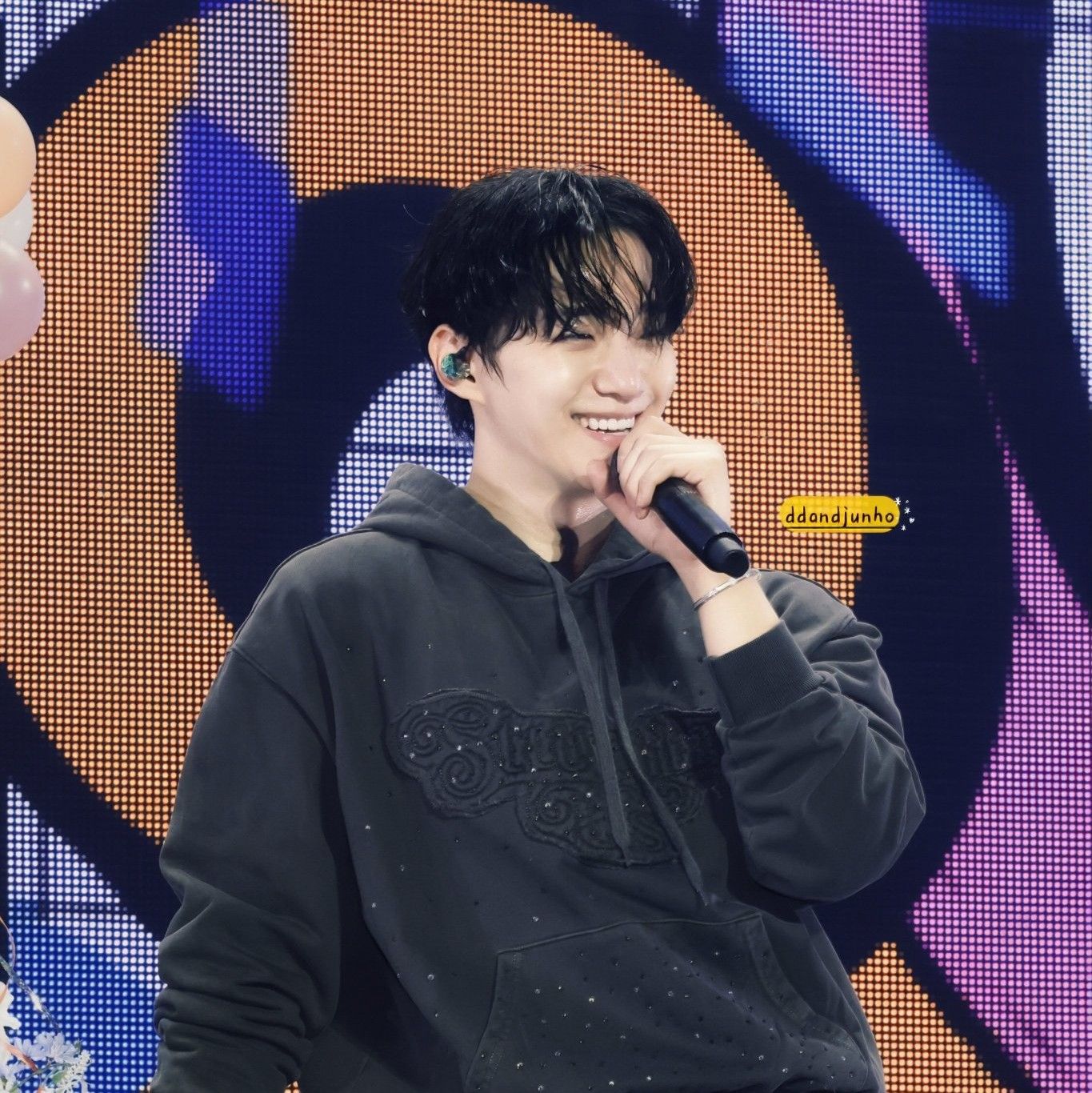 粉丝拍下的李俊昊瞬间